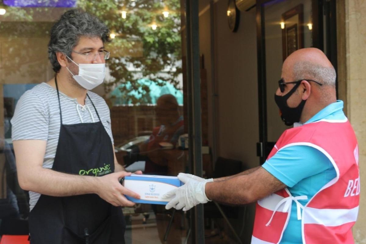 Konak&rsquo;ta berber ve kuaf&ouml;rlere dezenfektasyon hizmeti