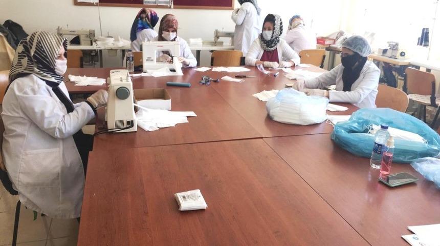 K&uuml;tahya HEM&rsquo;de maske &uuml;retimi devam ediyor