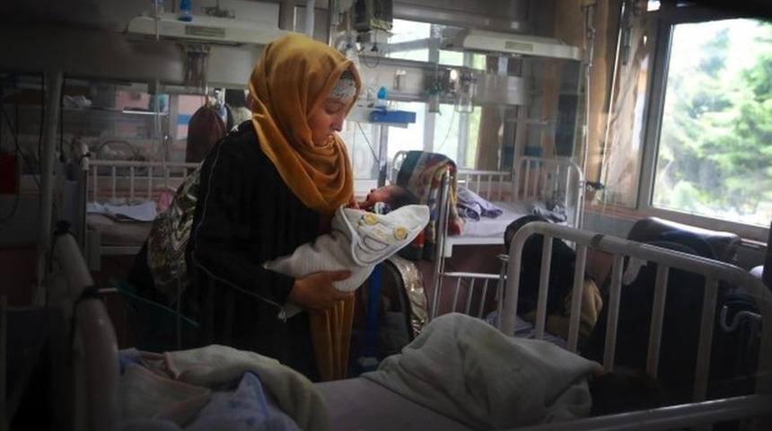 Afganistan'daki kadın doğum kliniği saldırısı: 'Anneleri &ouml;ld&uuml;rmeye geldiler'