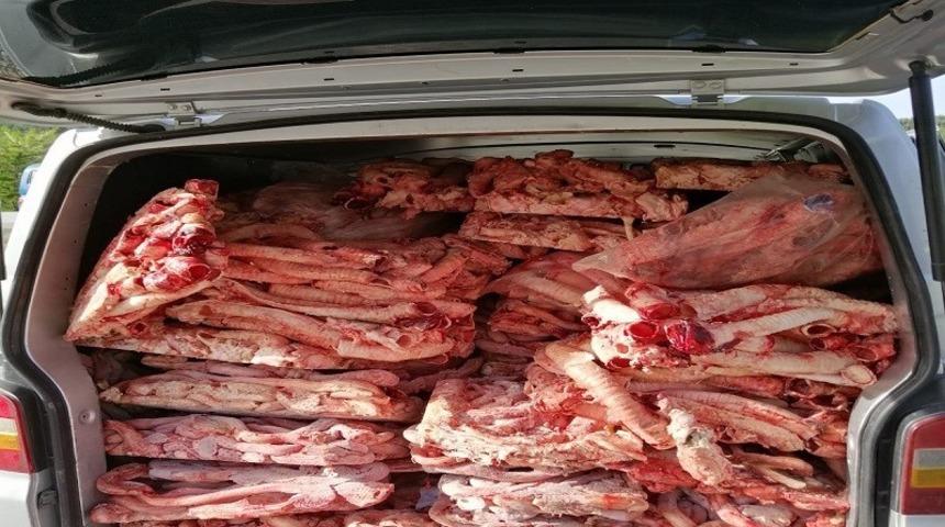 Balıkesir&rsquo;de jandarma 900 kilogram hijyen olmayan sakatat ele ge&ccedil;irdi