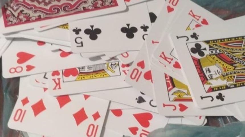 Evi kumarhaneye d&ouml;n&uuml;şt&uuml;ren 5 kişiye 25 bin lira ceza kesildi