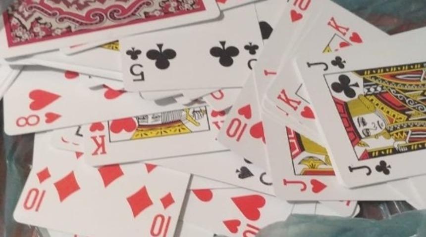 Evi kumarhaneye d&ouml;n&uuml;şt&uuml;ren 8 kişiye 25 bin lira ceza kesildi