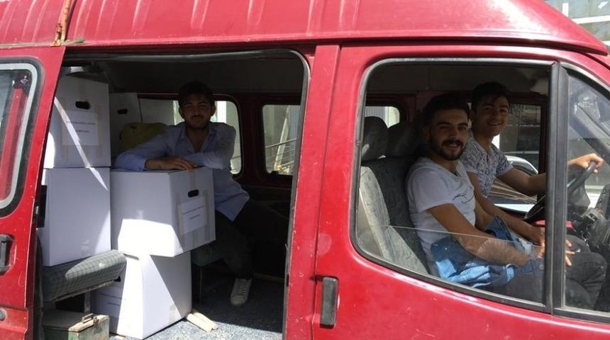 Har&ccedil;lıkları ve burs paraları ile 55 aileye gıda yardımı yaptılar