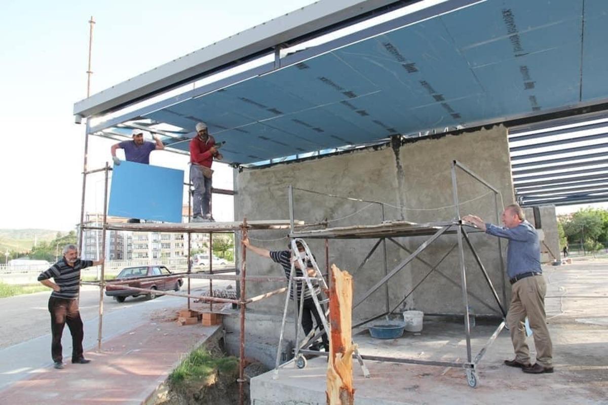 Başkan Şahiner yapımı devam eden &ccedil;alışmaları inceledi