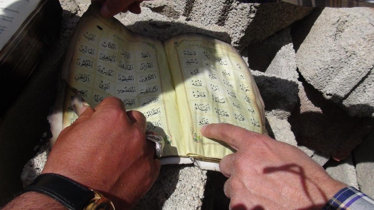 (&Ouml;zel) Van&rsquo;da konteyner ev yandı, Kur&rsquo;an-ı Kerim yanmadı