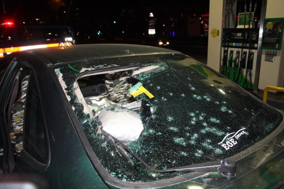 Eşini rahatsız eden adamı aracında kurşun yağmuruna tuttu