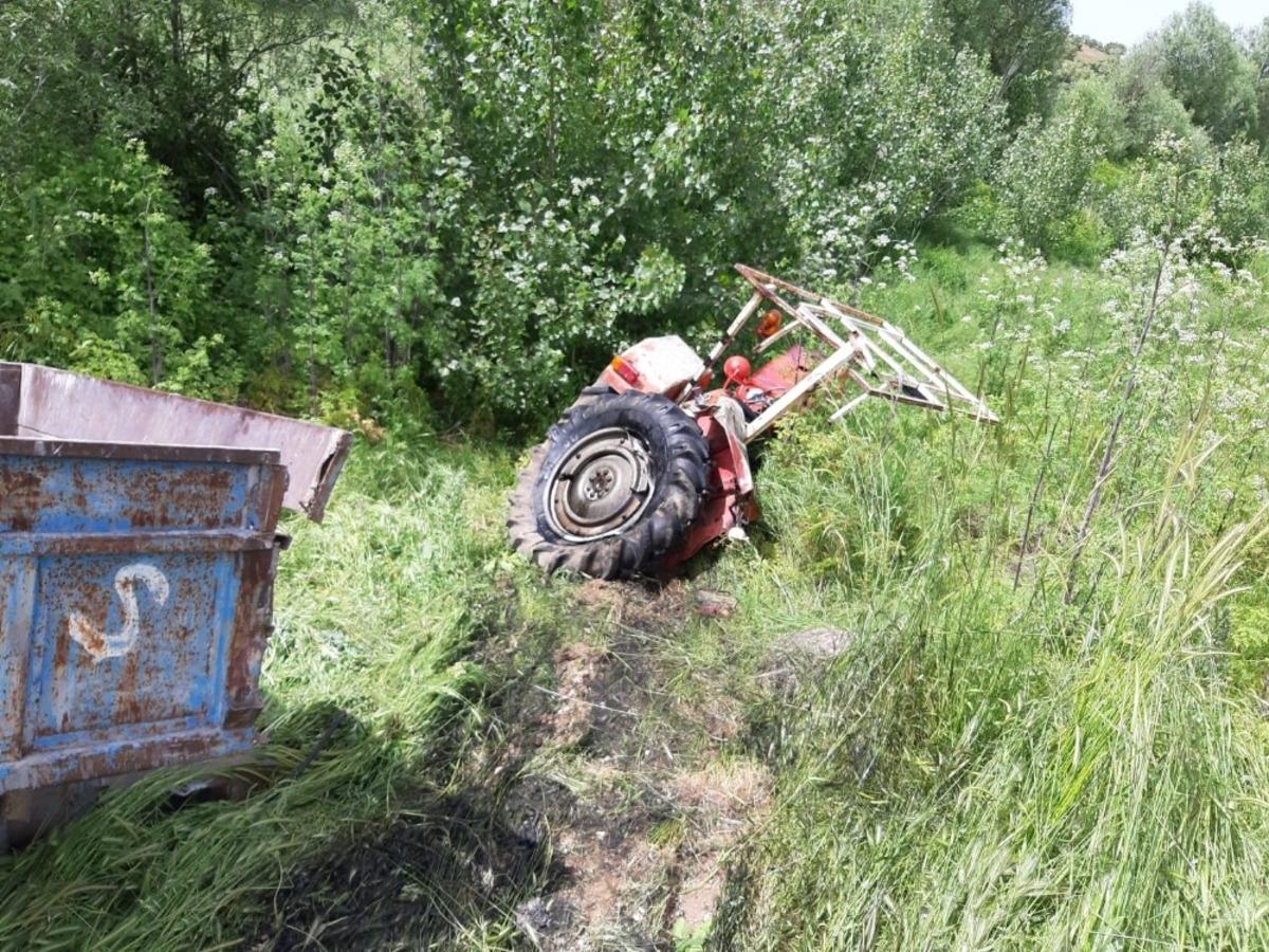 Mazıdağı&rsquo;nda trakt&ouml;r ve kamyon dereye u&ccedil;tu