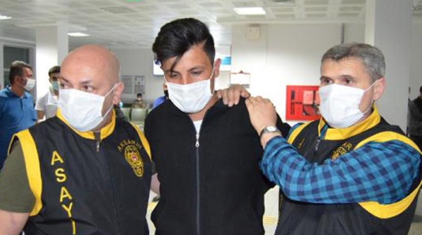 Eşini boğazını keserek &ouml;ld&uuml;rd&uuml;! Cinayetin ardından camiye gidip ş&uuml;k&uuml;r namazı kıldı