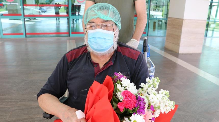 74 yaşında koronav&uuml;r&uuml;s&uuml; ikinci kez yendi