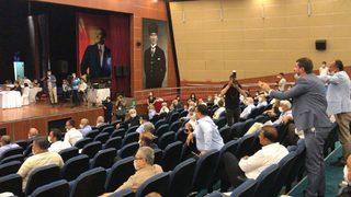 Cumhur İttifakı öneriyi reddetti, Belediye Meclisi karıştı! 'Psikolojin bozulmuş'