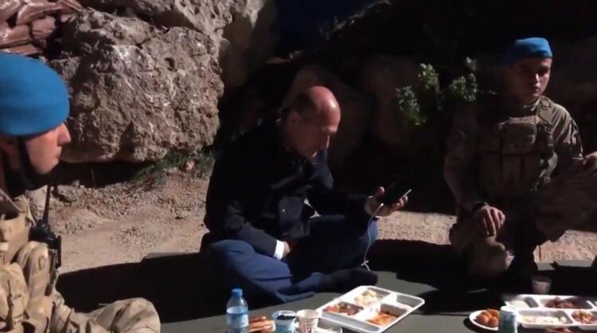 Cumhurbaşkanı Erdoğan, Bakan Soylu ile görüşerek askerlerin bayramını kutladı