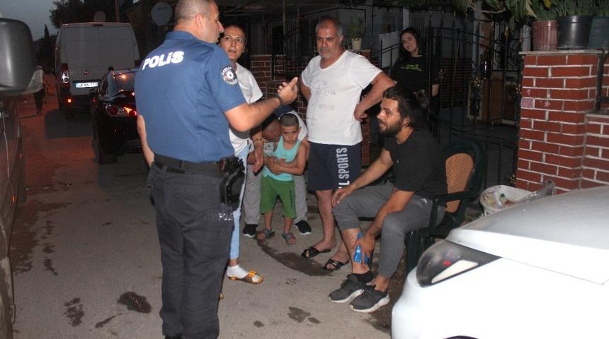 Yaralanan s&uuml;r&uuml;c&uuml;n&uuml;n yardımına mahalleli yetişti