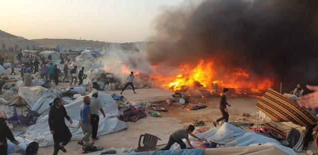İdlib’te sığınmacıların kaldığı kampta yangın çıktı