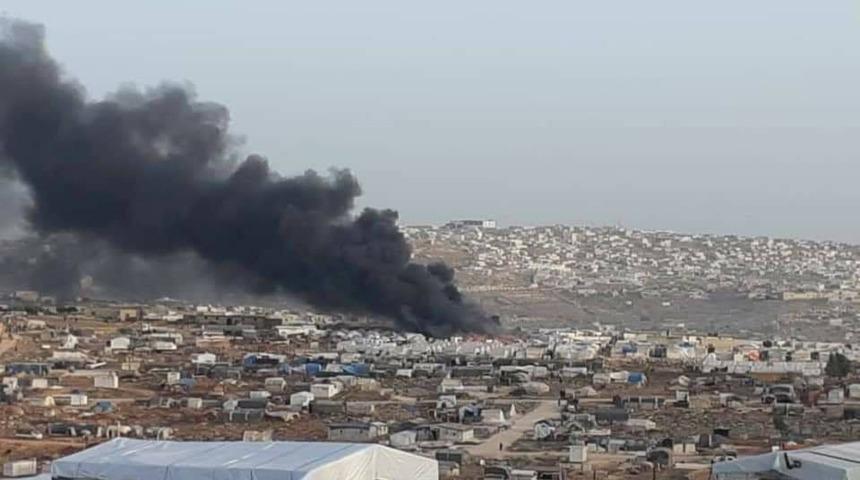 İdlib’te sığınmacıların kaldığı kampta korkutan yangın