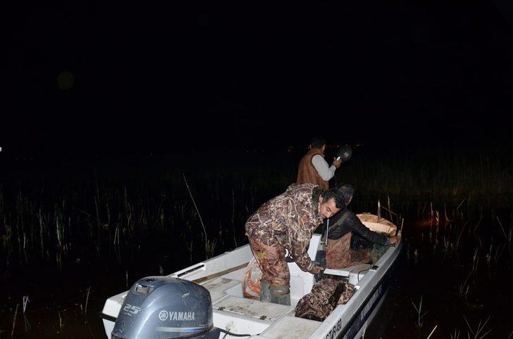 Afyonkarahisar'da kaçak balık avlamada kullanılan 2 bin metre ağ ele geçirildi G3