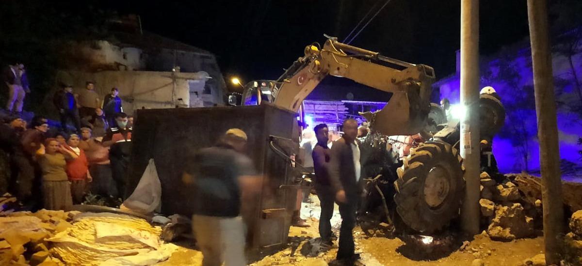 Isparta'da, kontrolden &ccedil;ıkan trakt&ouml;r devrildi: 5 yaralı