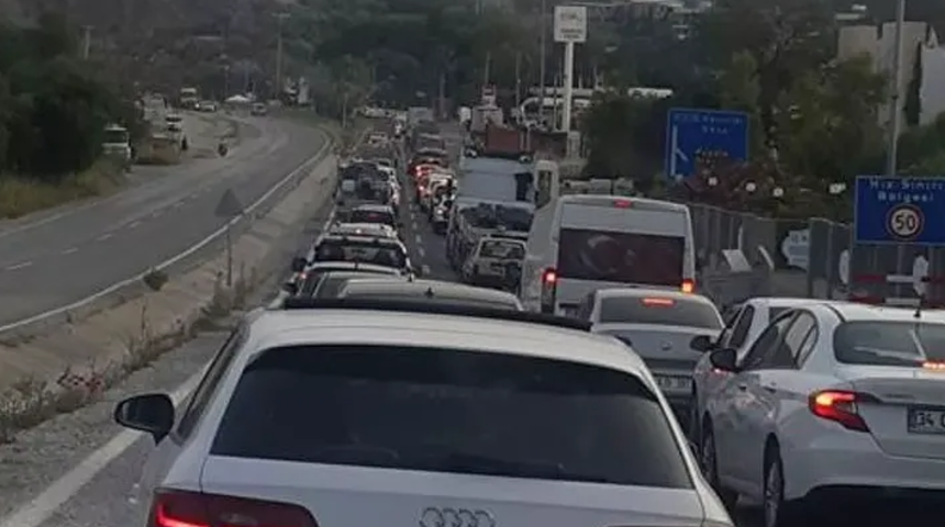 Kuşadası'na akın akın geldiler! 5 günde 72 bin 660 araç kente giriş yaptı