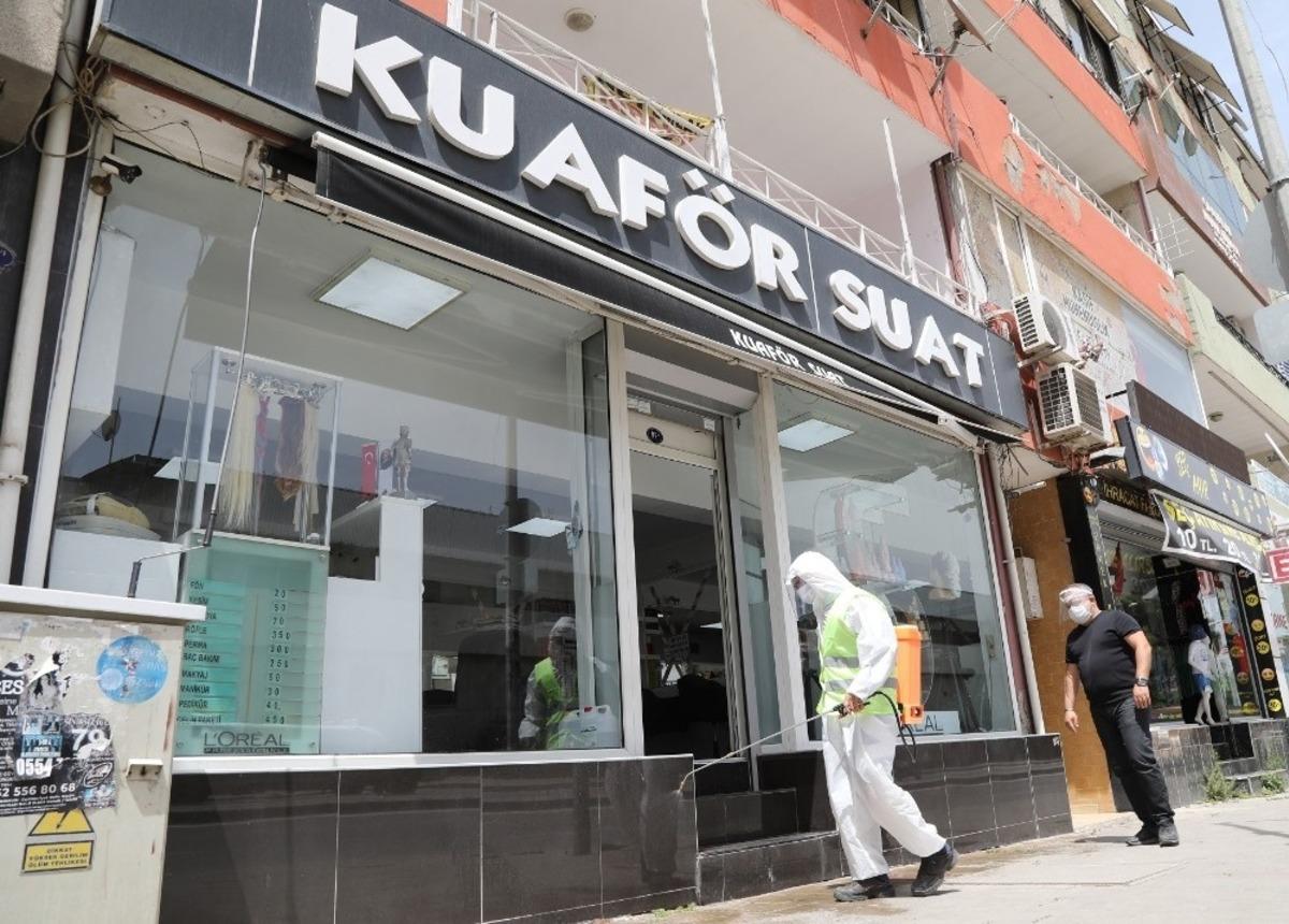 Berber ve kuaf&ouml;rlerde aralıksız dezenfeksiyon işlemi