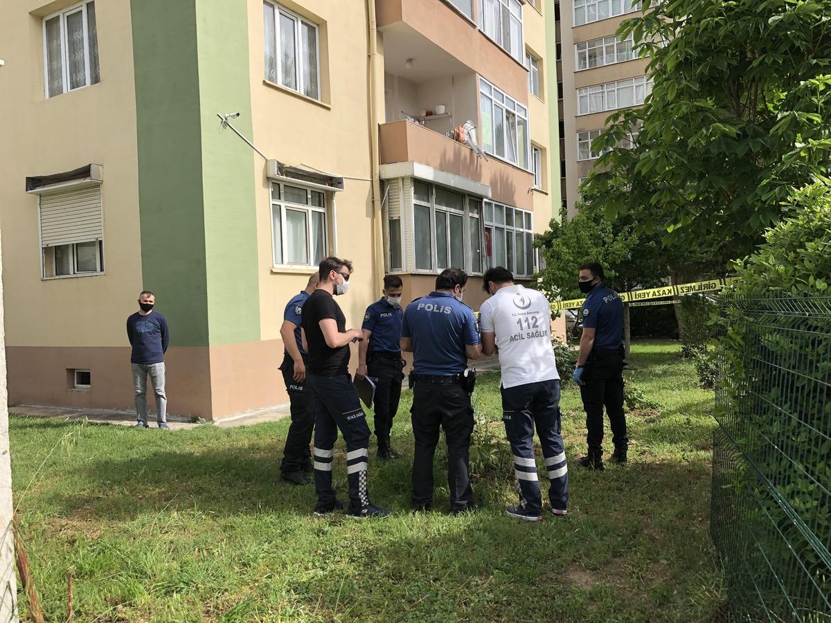 İstanbul'da korkun&ccedil; olay! İntihar mı etti yoksa yakılarak camdan mı atıldı?