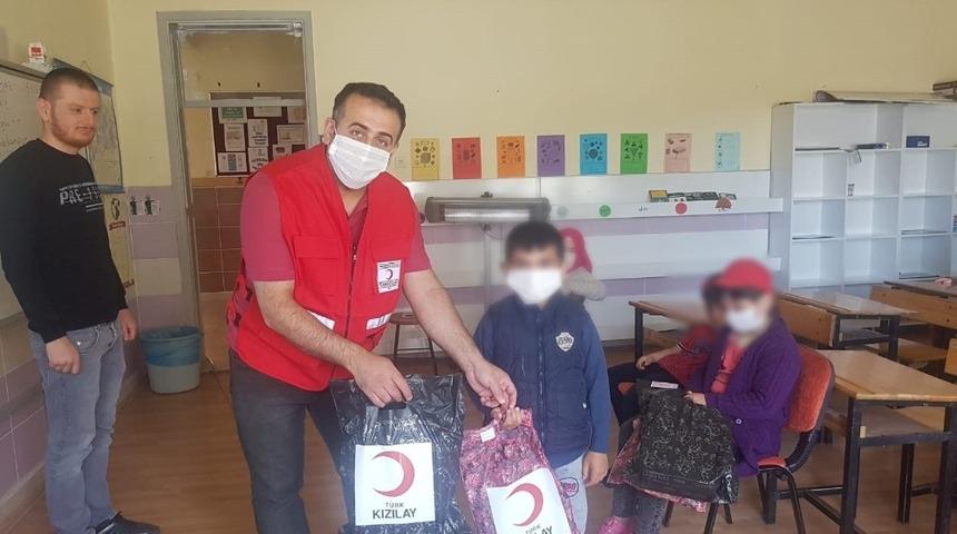 Kızılay&rsquo;dan &ccedil;ocuklara bayramlık