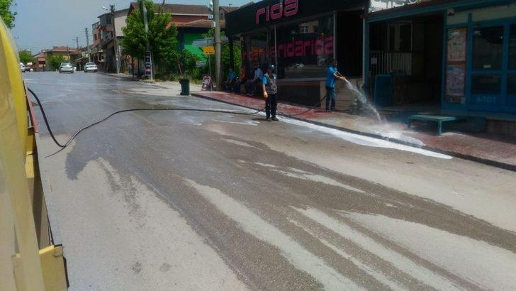 İzmit’te sokaklar dezenfekte ediliyor G2