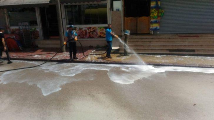 İzmit’te sokaklar dezenfekte ediliyor G3