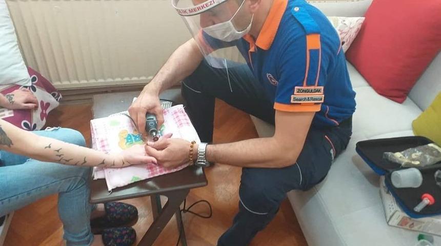 Y&uuml;z&uuml;ğ&uuml; parmağına sıkışan kadının imdadına AFAD yetişti