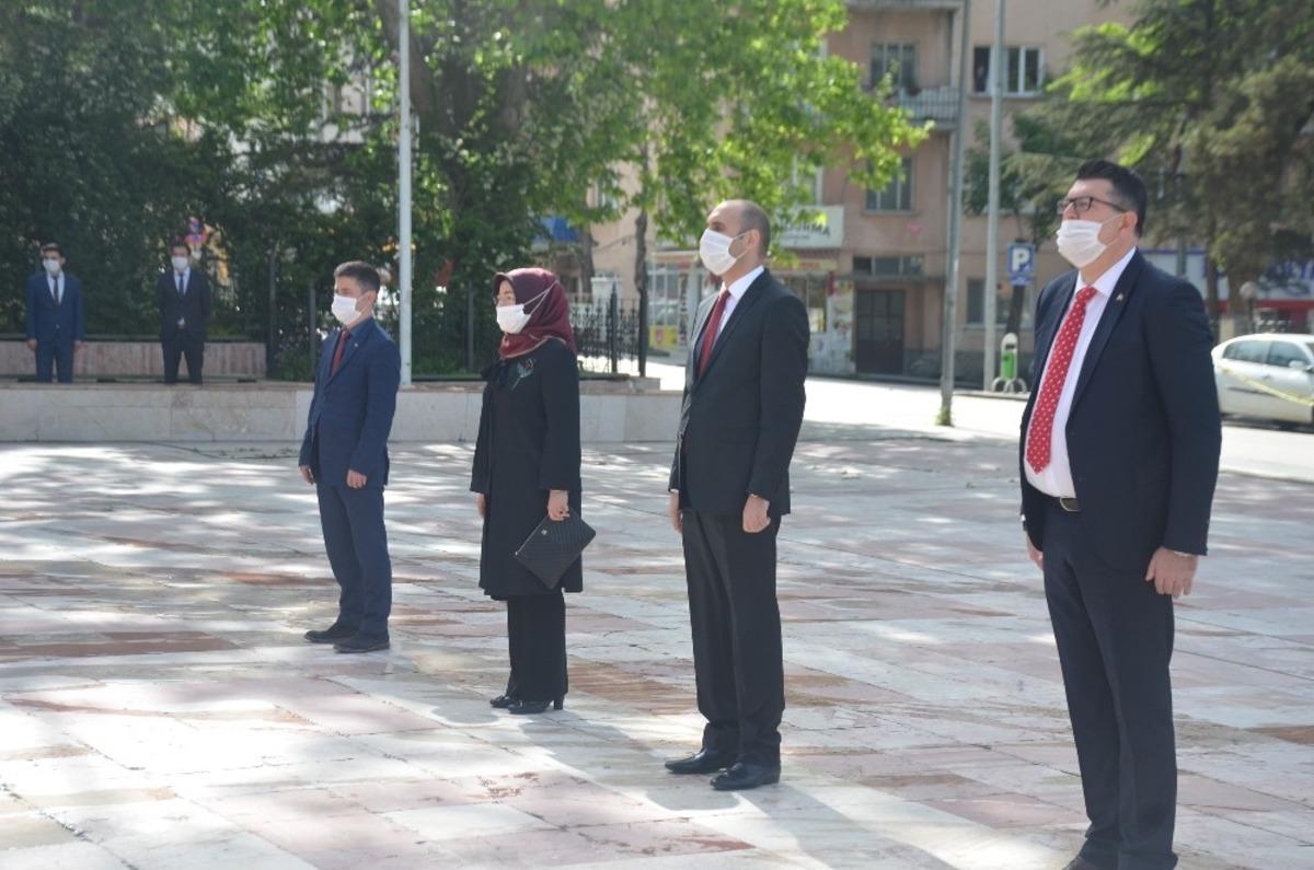 Korona vir&uuml;s sebebiyle Gen&ccedil;lik Haftası sade bir t&ouml;renle kutlandı