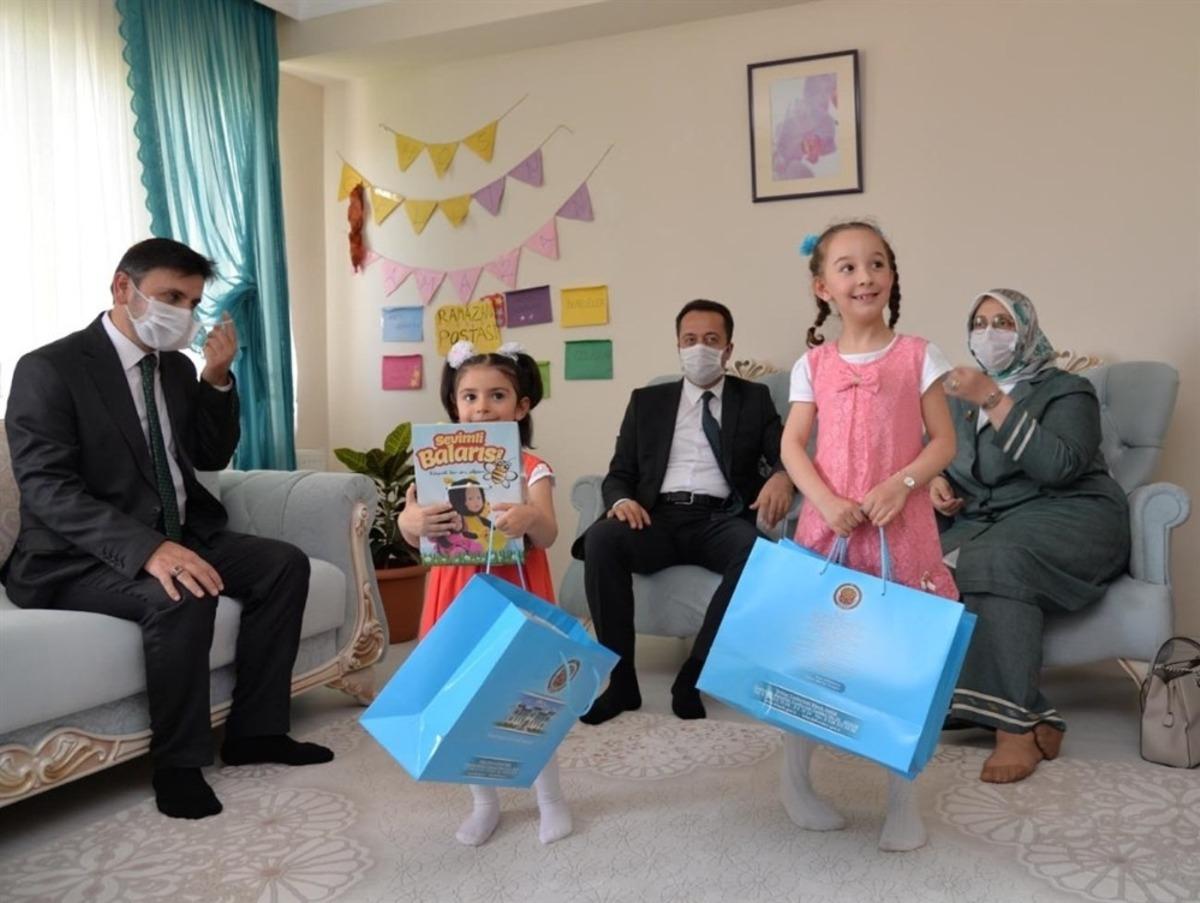 Vali Şent&uuml;rk, koruyucu aileyi ziyaret etti