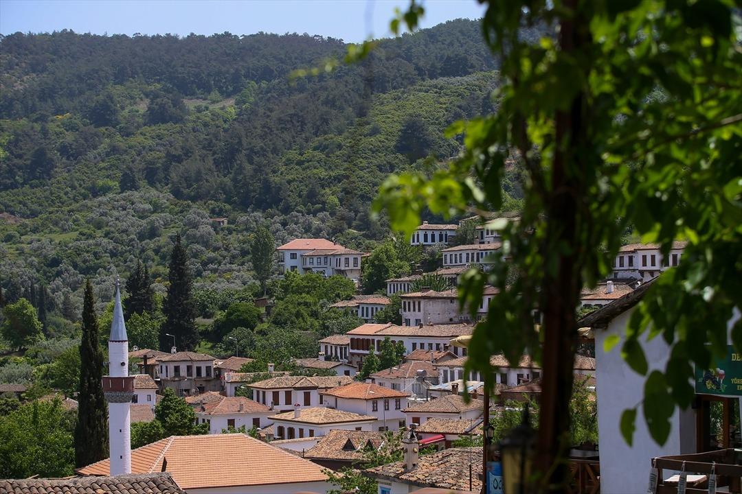 İzmir'deki 'kıyamet k&ouml;y&uuml;' Şirince sessizliğe b&uuml;r&uuml;nd&uuml;!