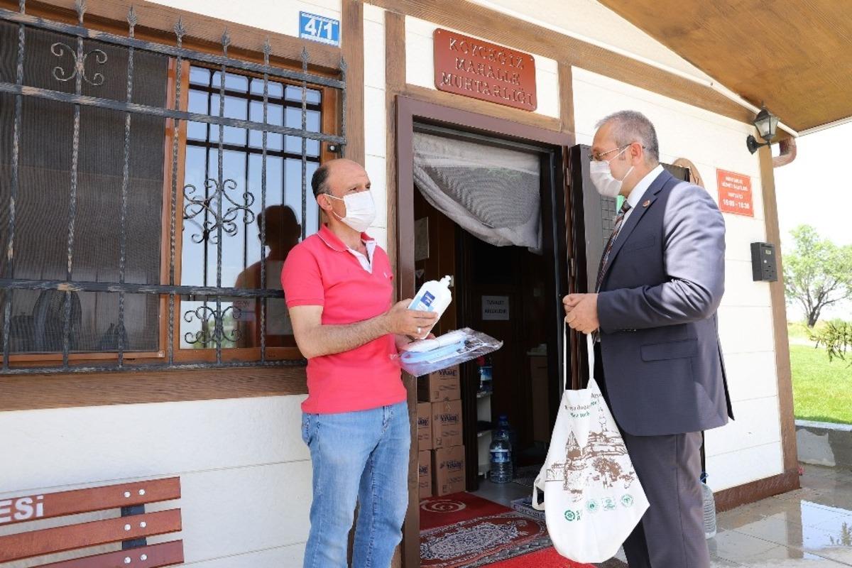 Konya B&uuml;y&uuml;kşehir&rsquo;den bin 154 muhtara hijyen seti desteği