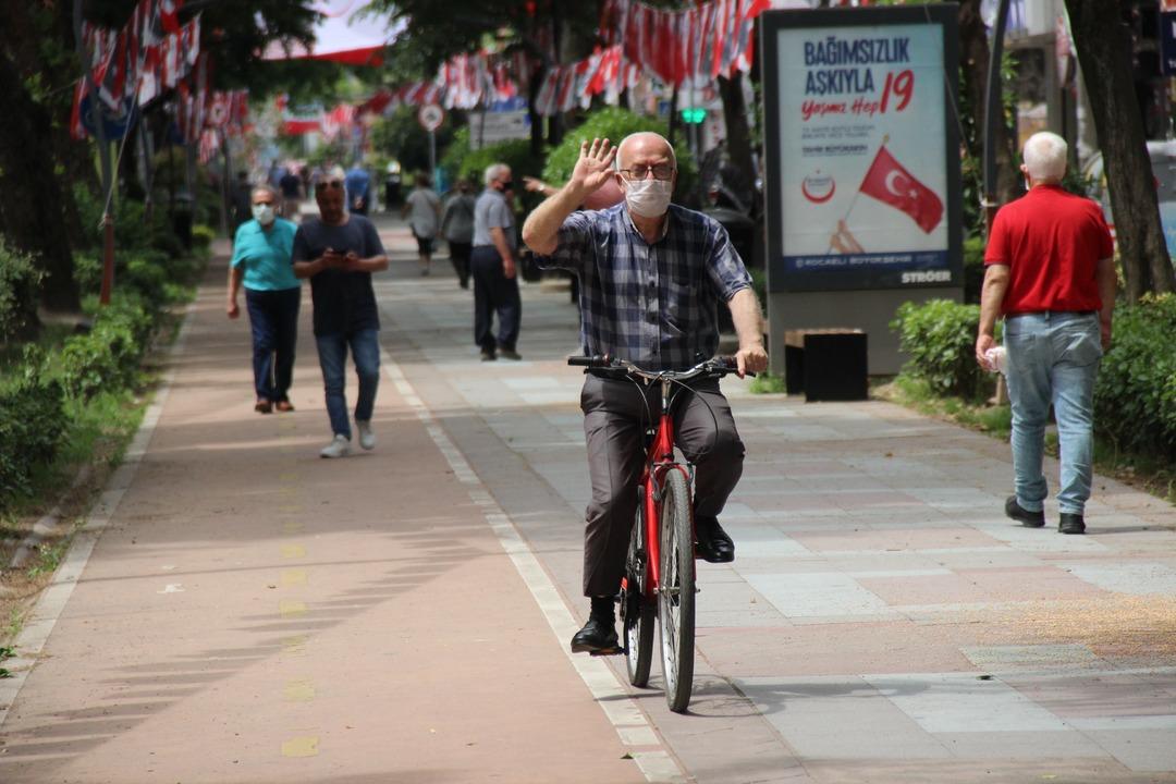 65 yaş ve &uuml;st&uuml; ikinci kez dışarı &ccedil;ıktı