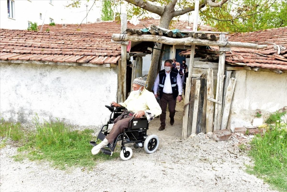 Başkan Aşgın, ak&uuml;l&uuml; ara&ccedil; hediye etti