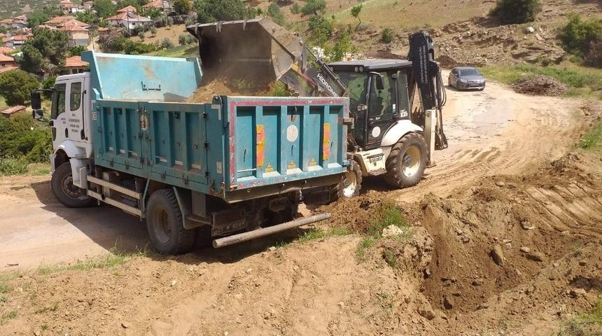 Kış mevsiminde bozulan yollar onarılıyor