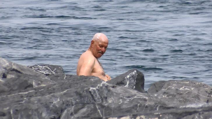 65 yaş üstü vatandaşlar Cankurtaran sahilinde denize girdi G2