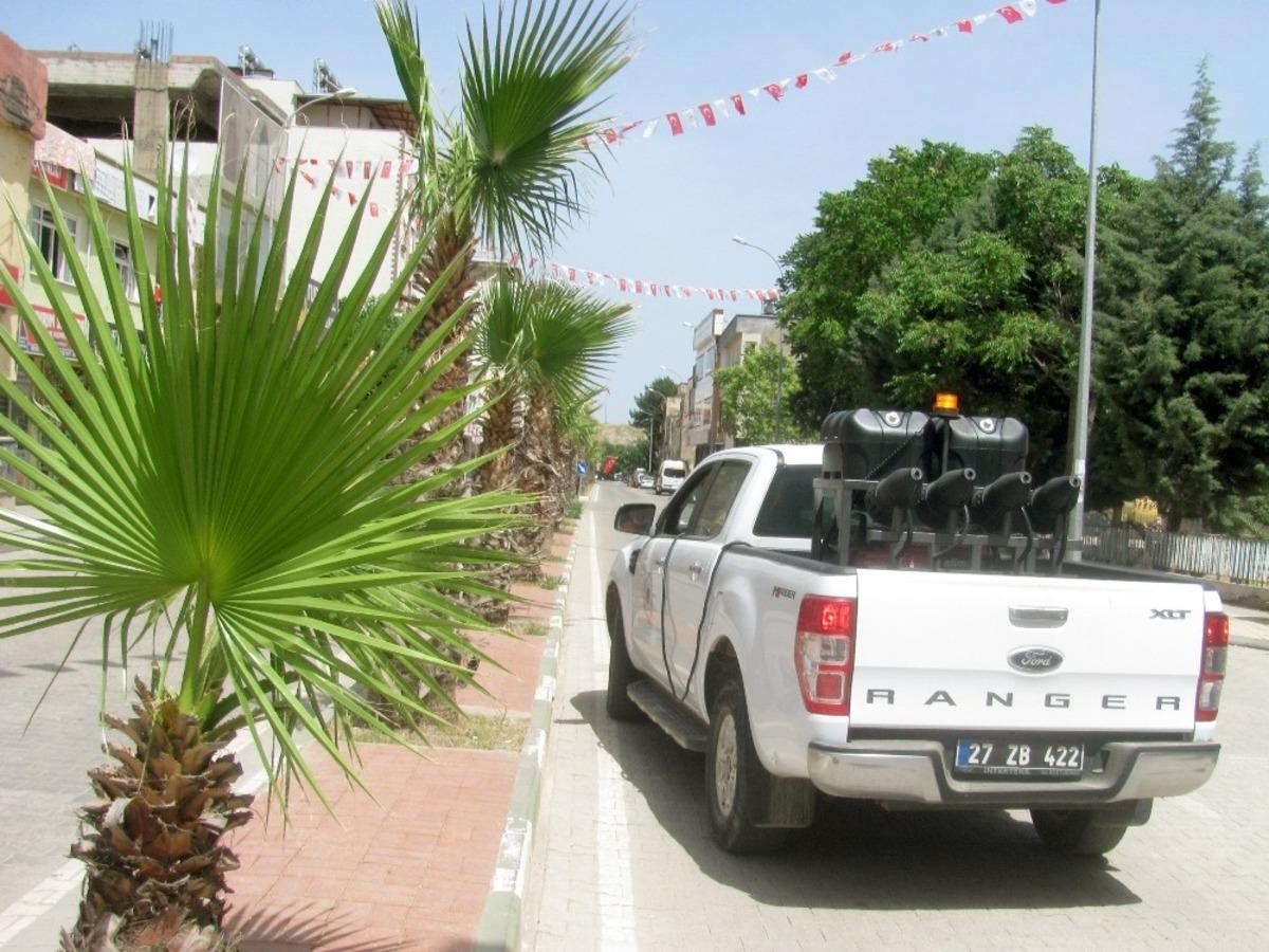 Araban&rsquo;da sinek ve haşerelere karşı ila&ccedil;lı m&uuml;cadele s&uuml;r&uuml;yor