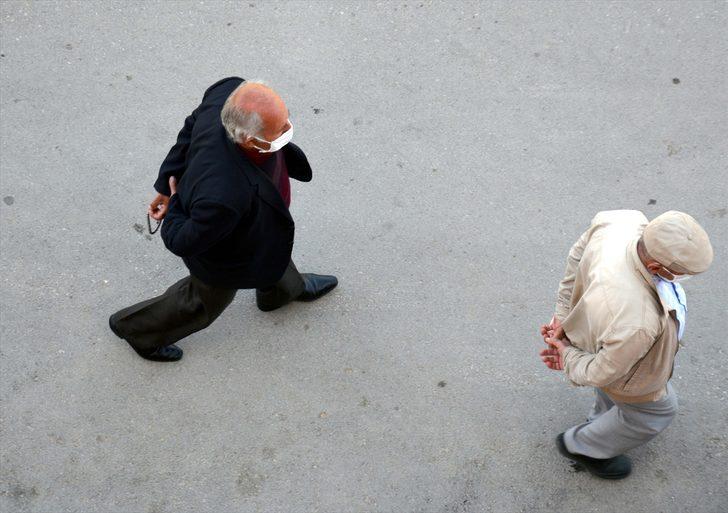 65 yaş ve üzeri vatandaşlar yeniden sokağa çıktı G2