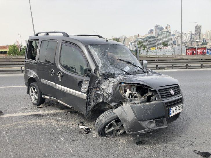 Sokağa çıkma kısıtlamasında kaza yapan gençlere araç sahibi babadan ikinci şoke G2