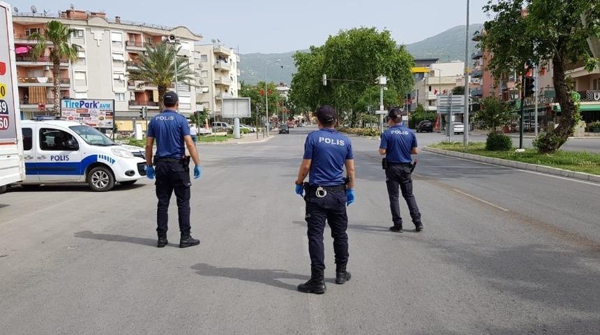Polis, kısıtlamaya uymayanlara ceza uyguluyor