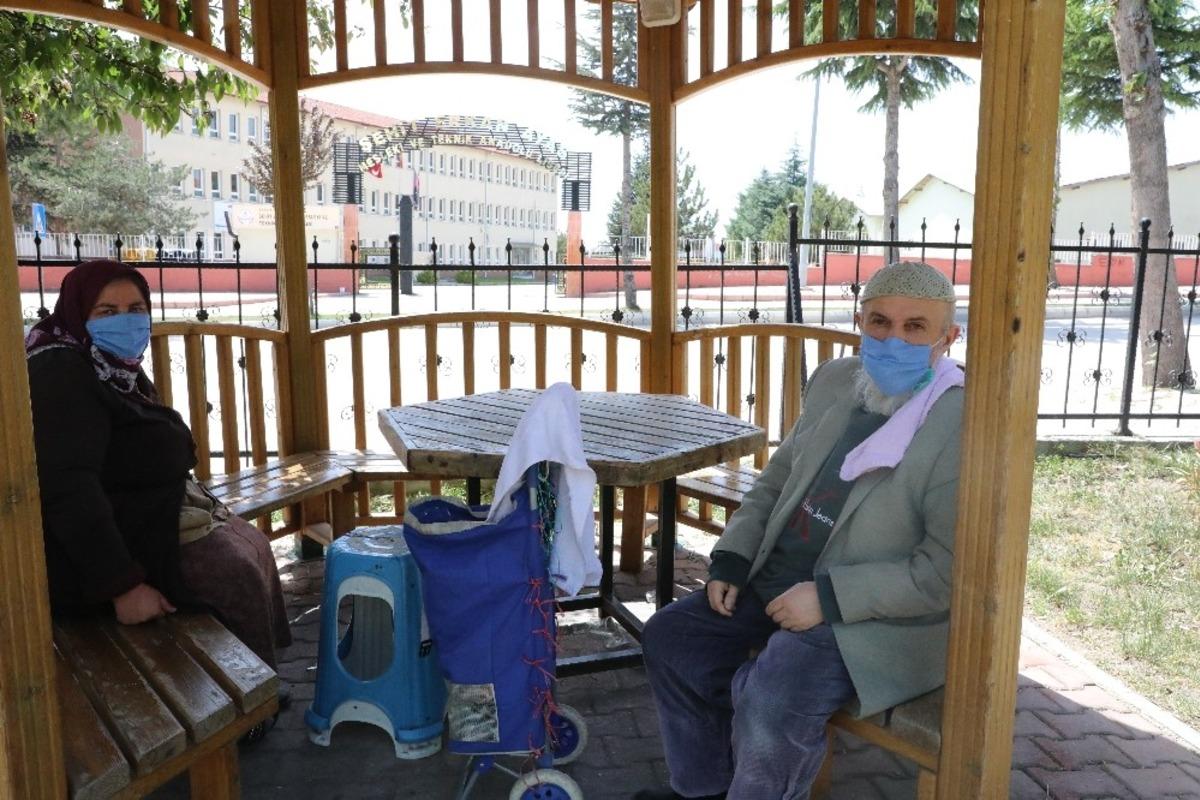 Sokaklar yaşlıların