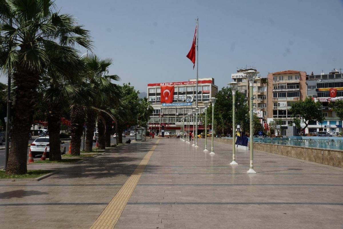 Sıcağı g&ouml;ren dışarıya &ccedil;ıkmadı, sokaklar boş kaldı