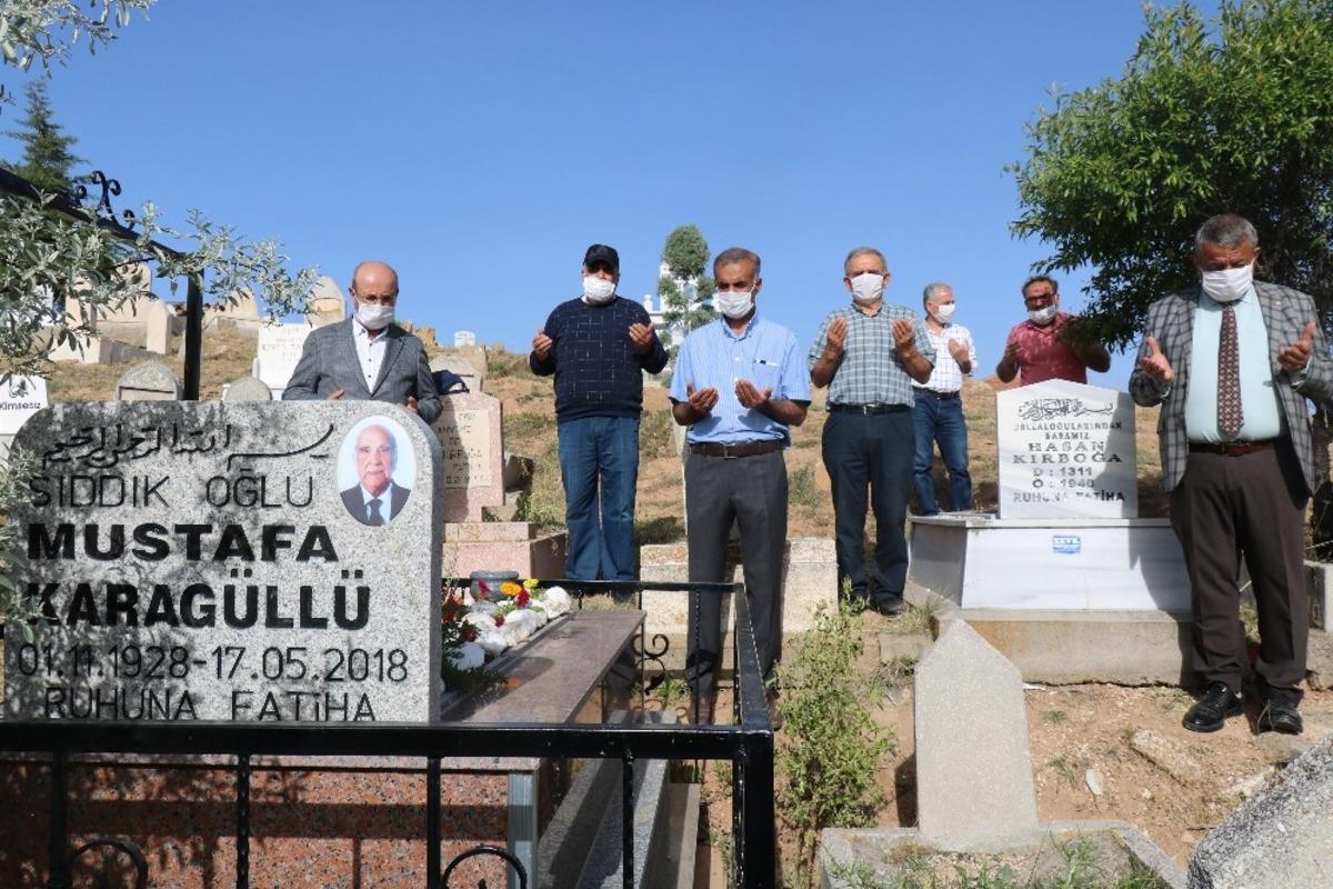 Ahi Baba lakaplı Mustafa Karag&uuml;ll&uuml;, &ouml;l&uuml;m&uuml;n&uuml;n 2. senesinde anıldı