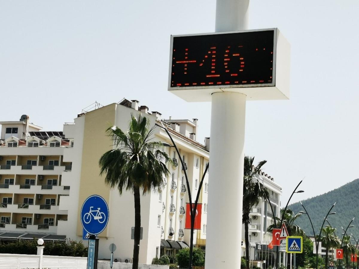 Marmaris&rsquo;te termometreler 46 dereceyi g&ouml;sterdi