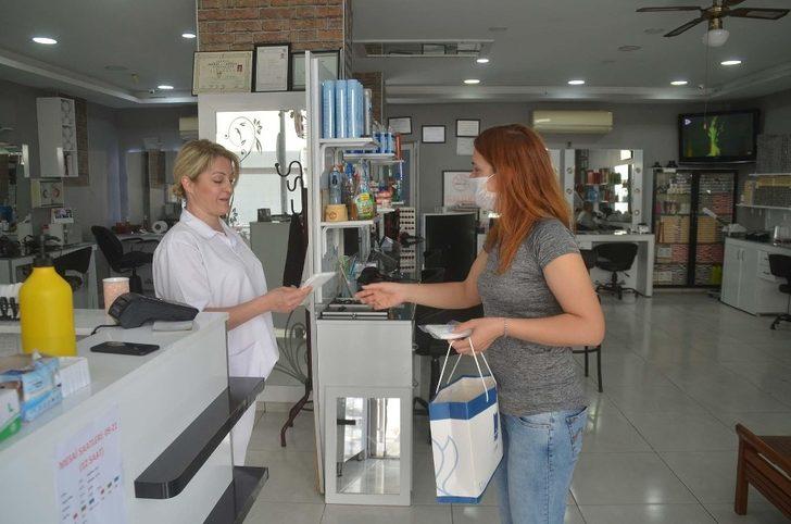 Kuşadası Belediyesi vatandaşlara 250 bin ücretsiz maske dağıttı G4