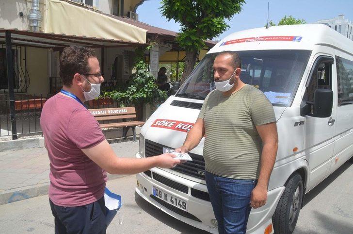 Kuşadası Belediyesi vatandaşlara 250 bin ücretsiz maske dağıttı G5