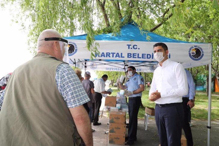 Sıcaktan fenalaşan vatandaşa başkandan müdahale G5