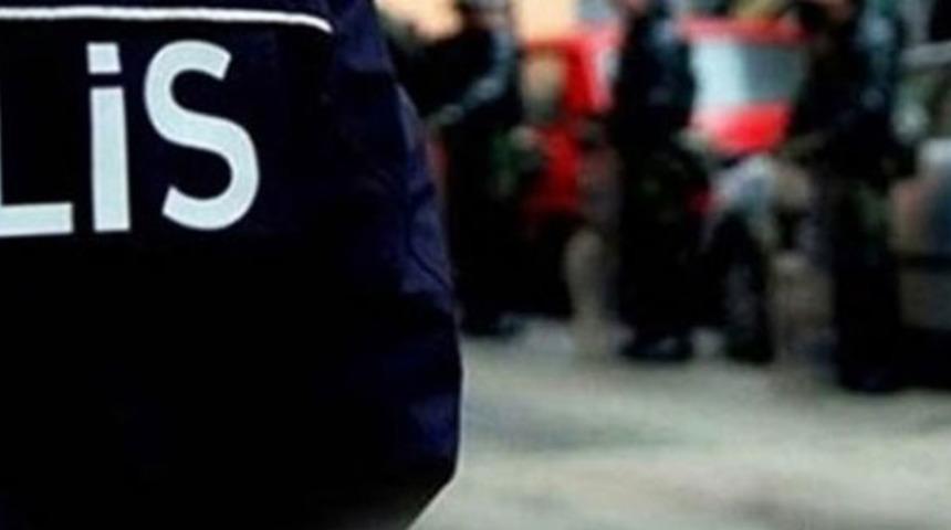 İki grubun kavgasında silah ve bıçaklar havada uçuştu: Yaralılar var