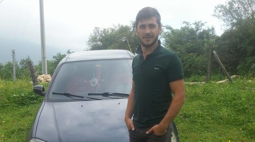 Ölümün böylesi! Kesilen ağaç başına çarptı