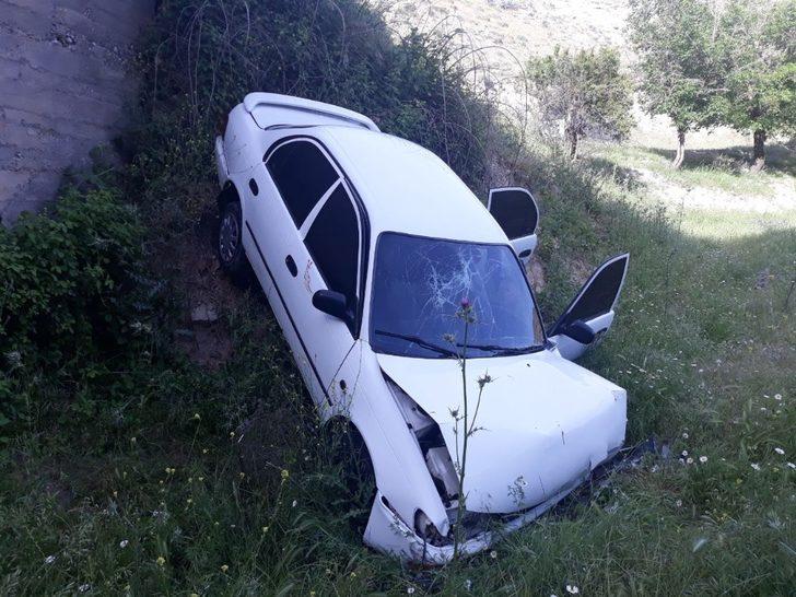 Otomobil dereye yuvarlandı: 4 yaralı G1
