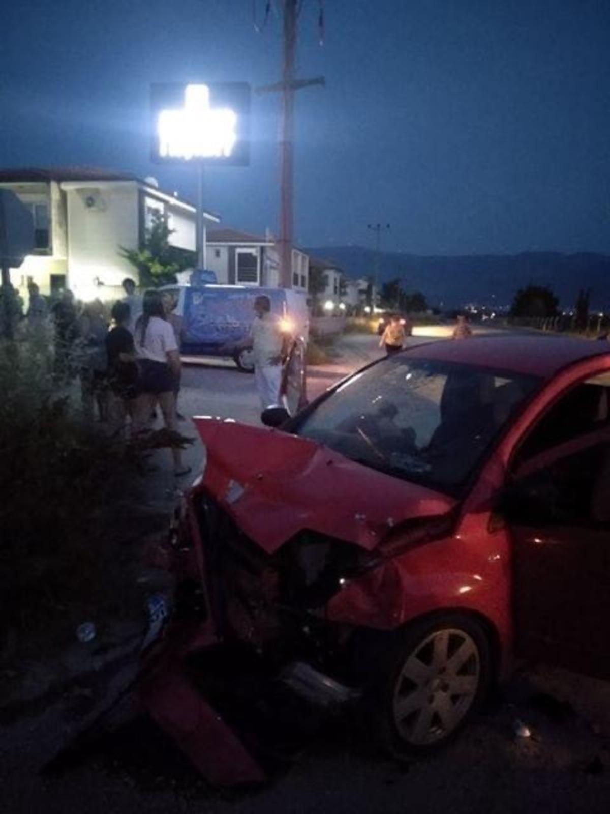 Kuşadası&rsquo;nda trafik kazası; 1&rsquo;i &ccedil;ocuk 2 yaralı
